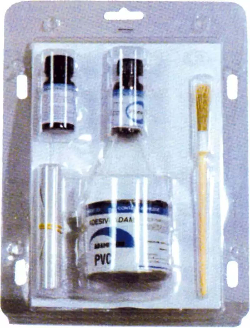 Kit réparation semi-rigide néoprène pour caoutchouc 125ml