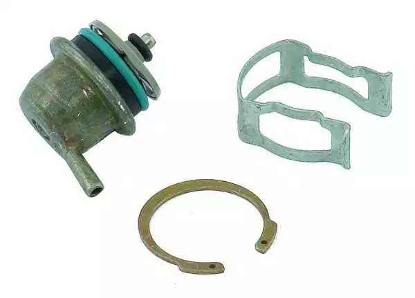 Régulateur de pression MCM MIE 7.4L MPI (L29) sur rail d'alimentation Mercruiser Régulateur de pression MCM MIE 7.4L MPI (L29) sur rail d'alimentation Mercruiser