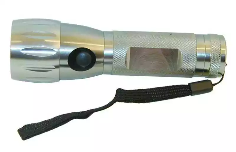 Lampe torche à leds Alu 3 positions étanche longueur 140mm diamètre optique 3,3cm